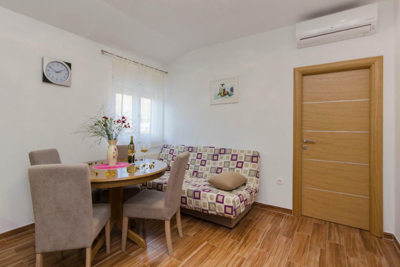 Apartmani Skelin***/**** Kastela Exterior photo